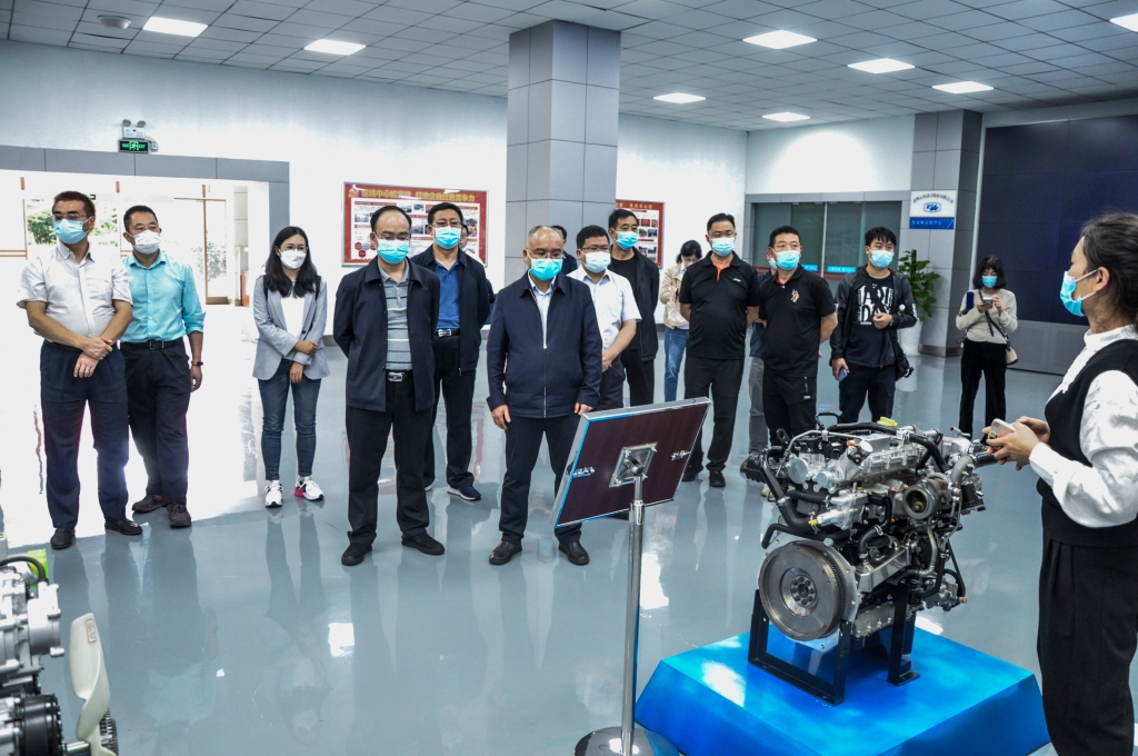 �������˴�ί������򵼵�������������չ����